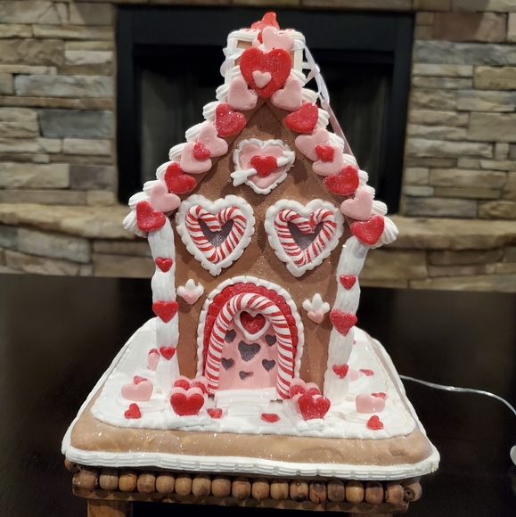 Valentine Gingerbread House-NWT - Picture 1 of 7